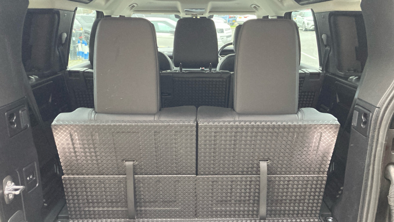 Land Rover Defender 3.0 D250 SE 110 5dr Auto [7 Seat] Diesel Estate